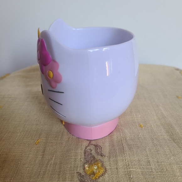 Hello Kitty Plastic Cup - Picture 4 of 6